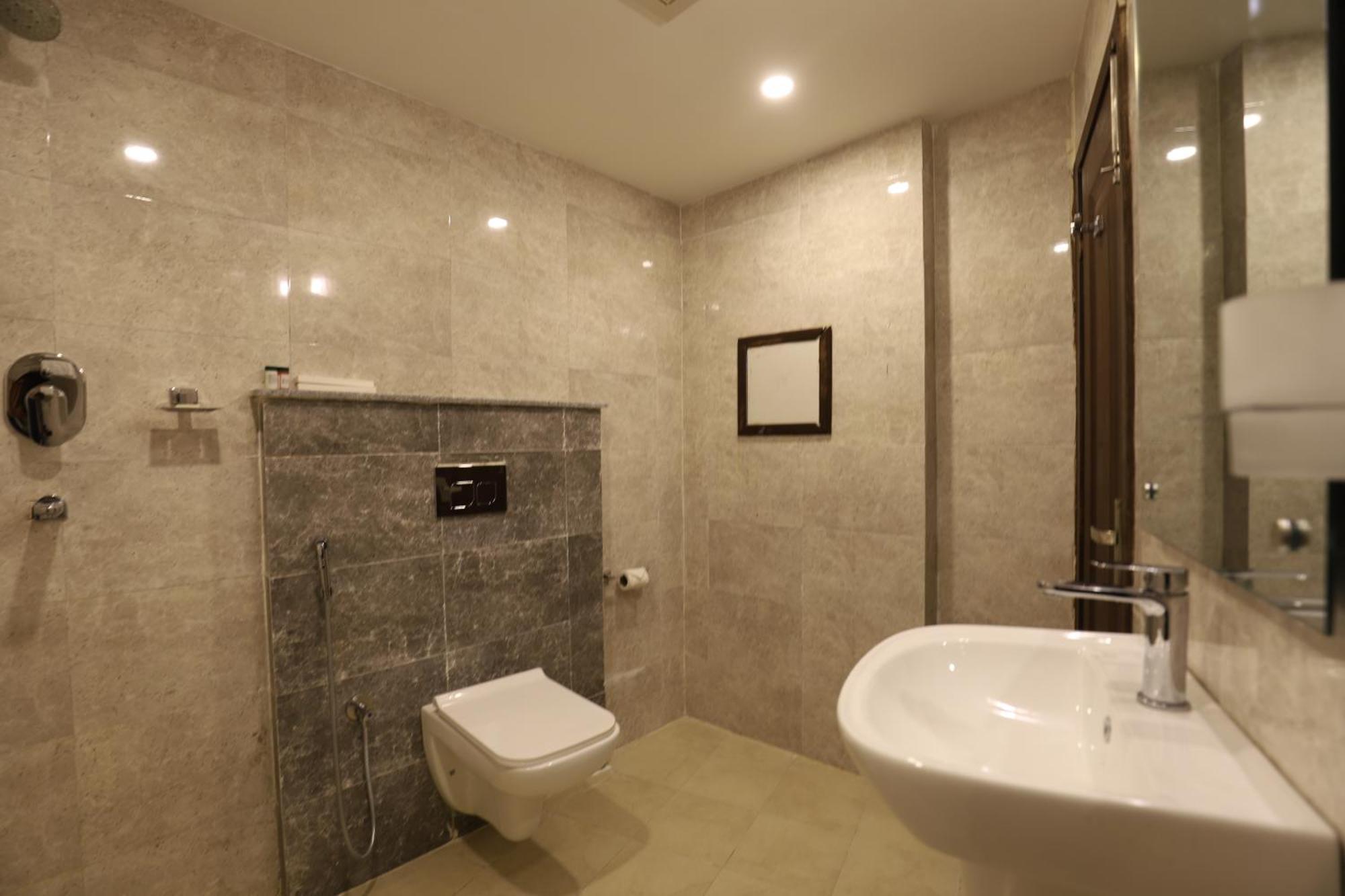 Apex Business Hotel - Airport Катманду Екстер'єр фото