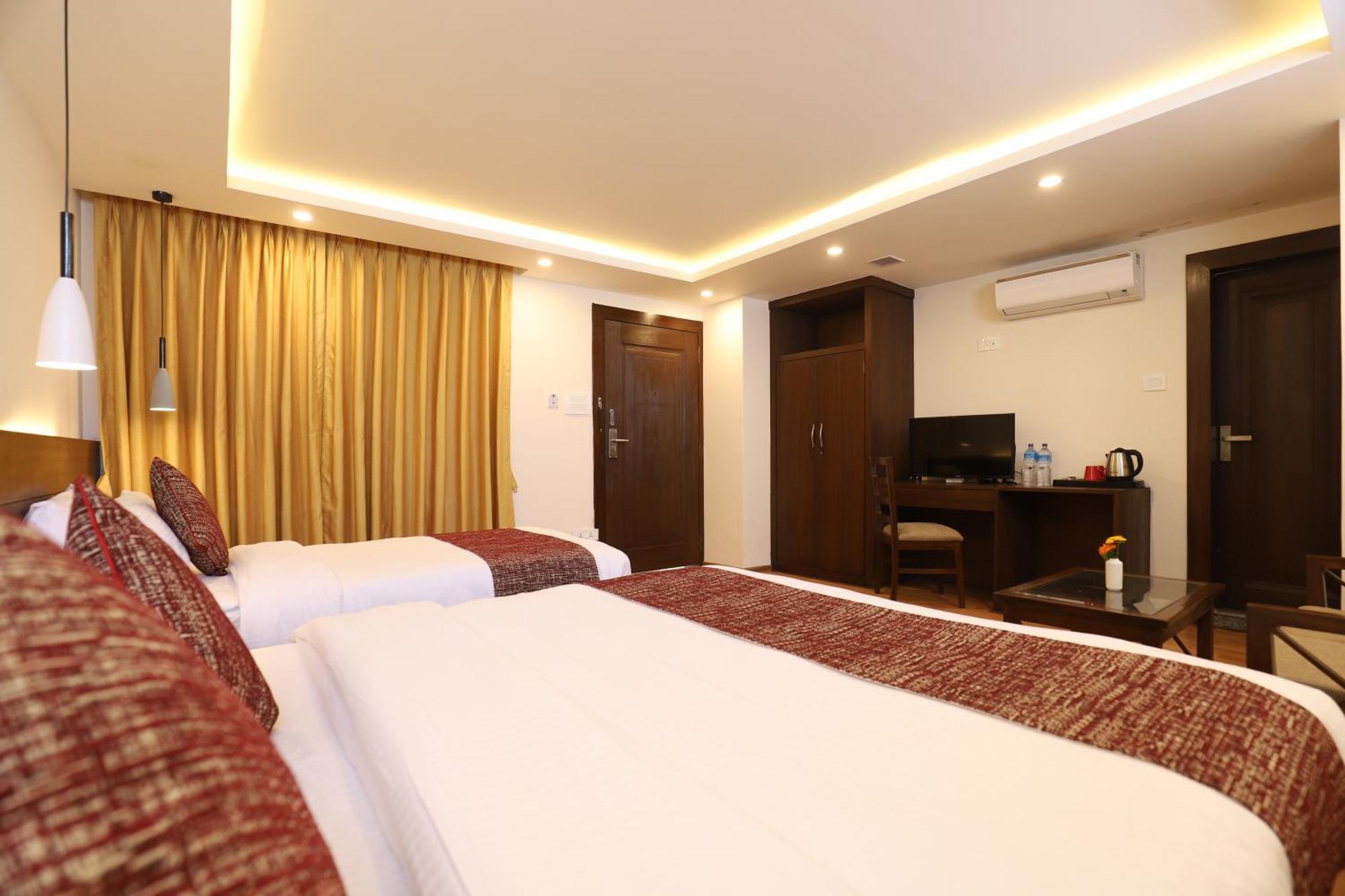 Apex Business Hotel - Airport Катманду Екстер'єр фото