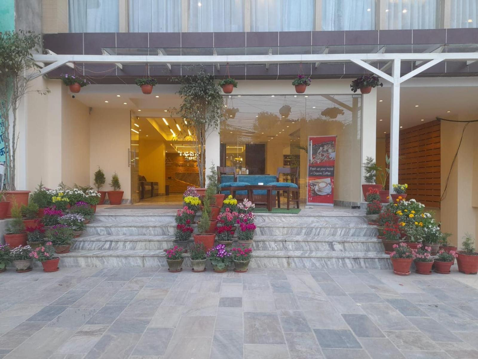 Apex Business Hotel - Airport Катманду Екстер'єр фото