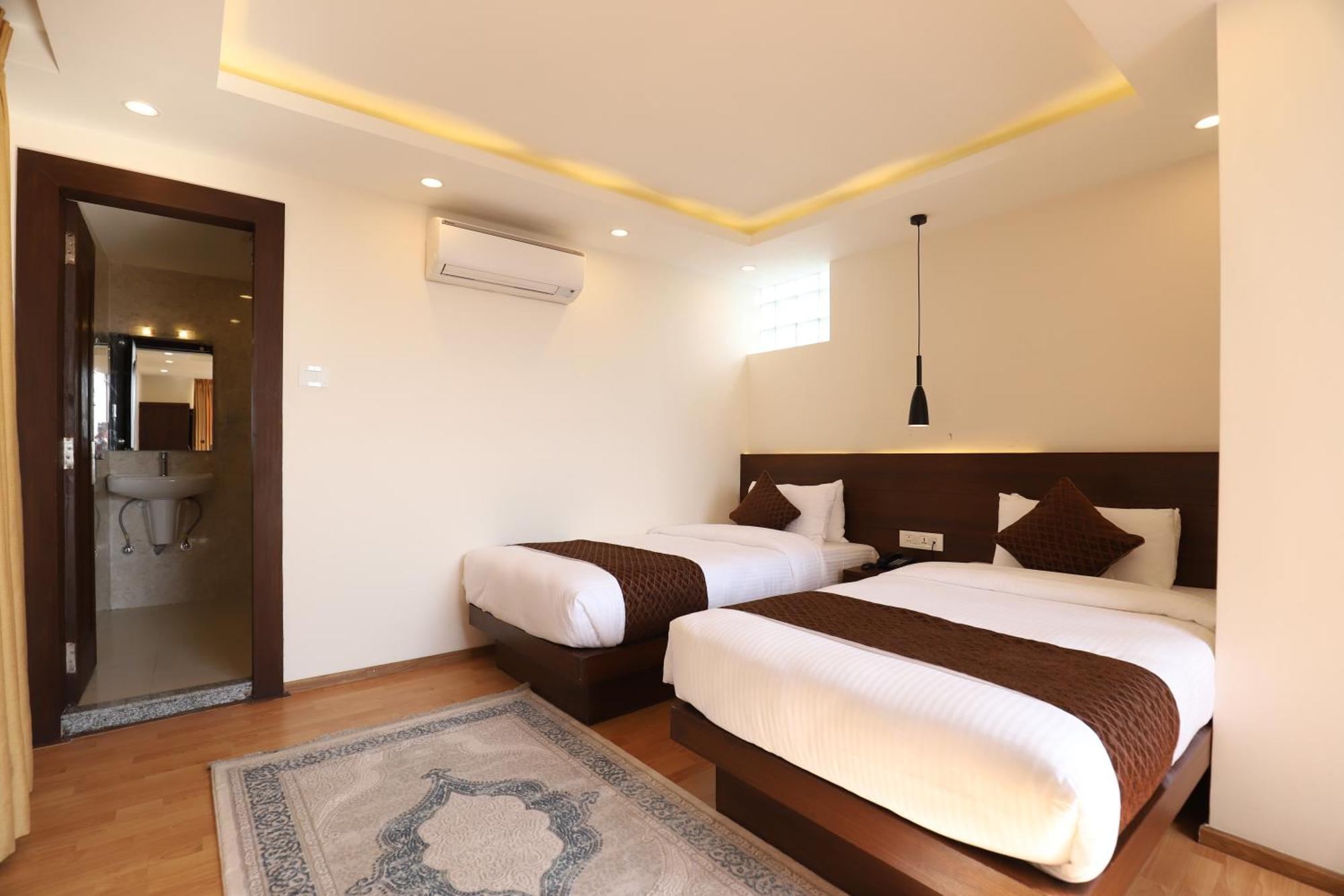 Apex Business Hotel - Airport Катманду Екстер'єр фото