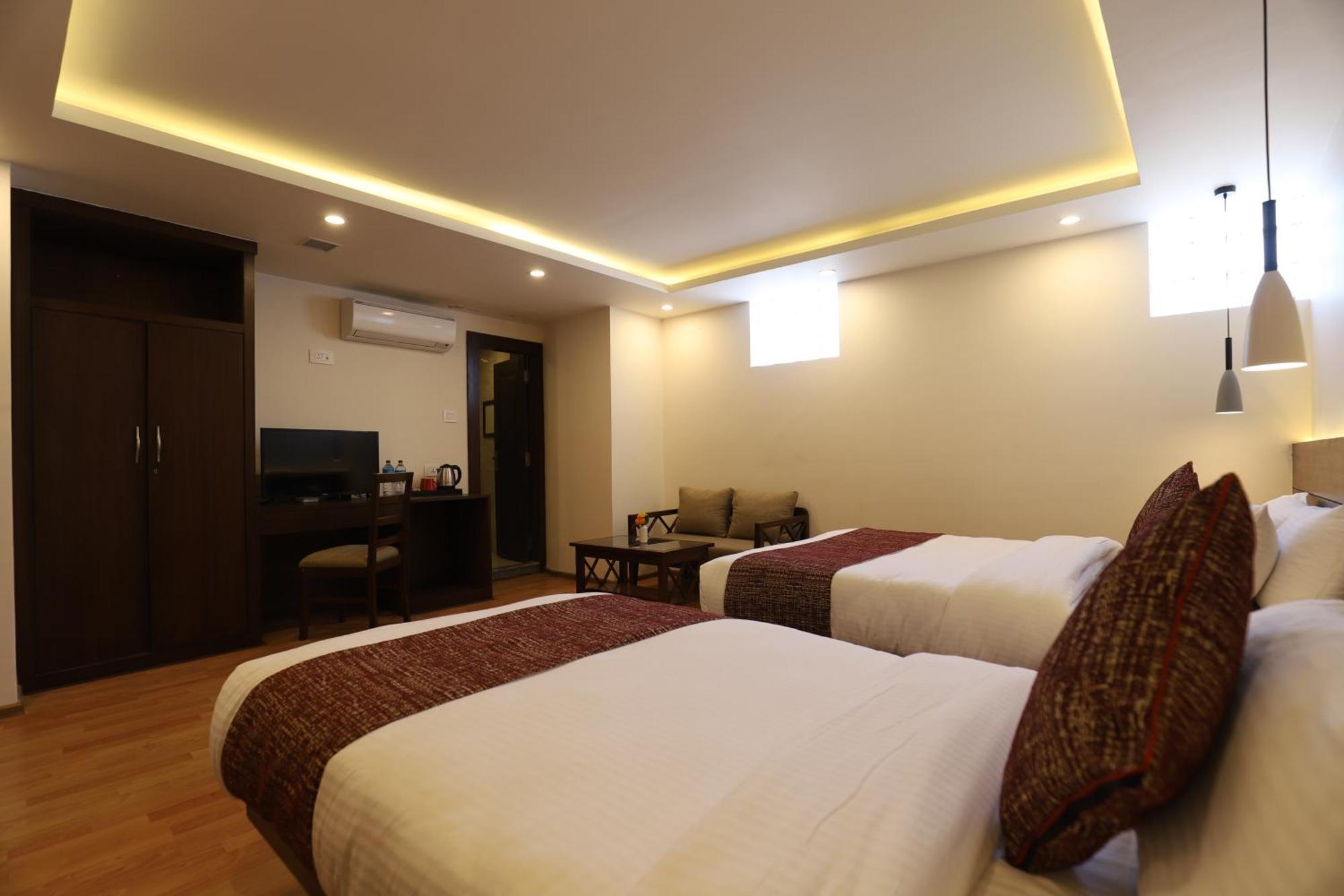 Apex Business Hotel - Airport Катманду Екстер'єр фото