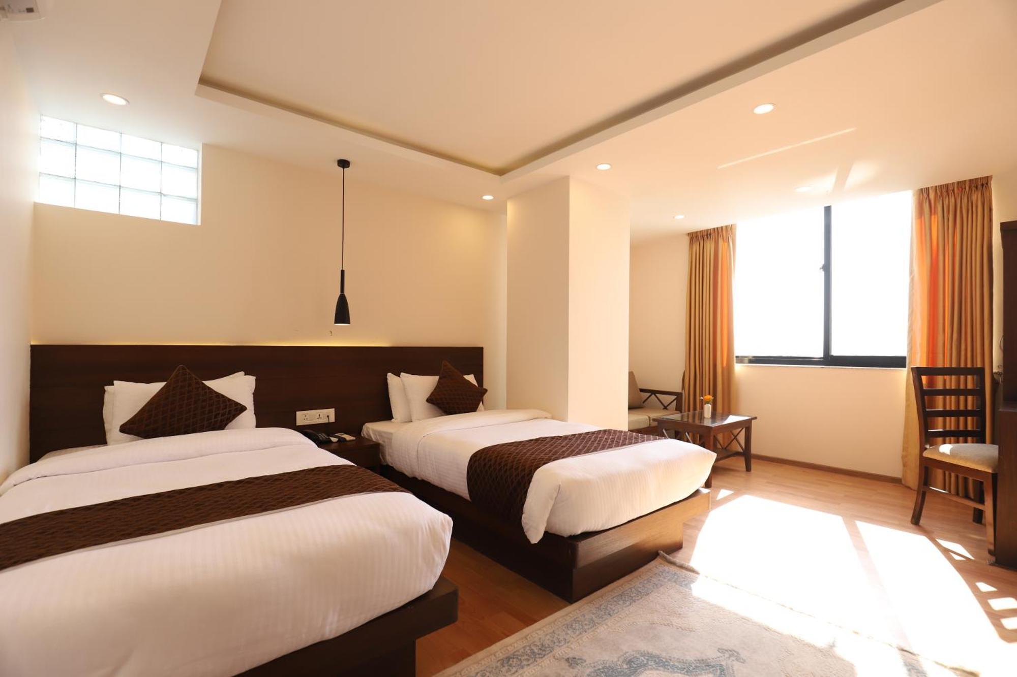 Apex Business Hotel - Airport Катманду Екстер'єр фото