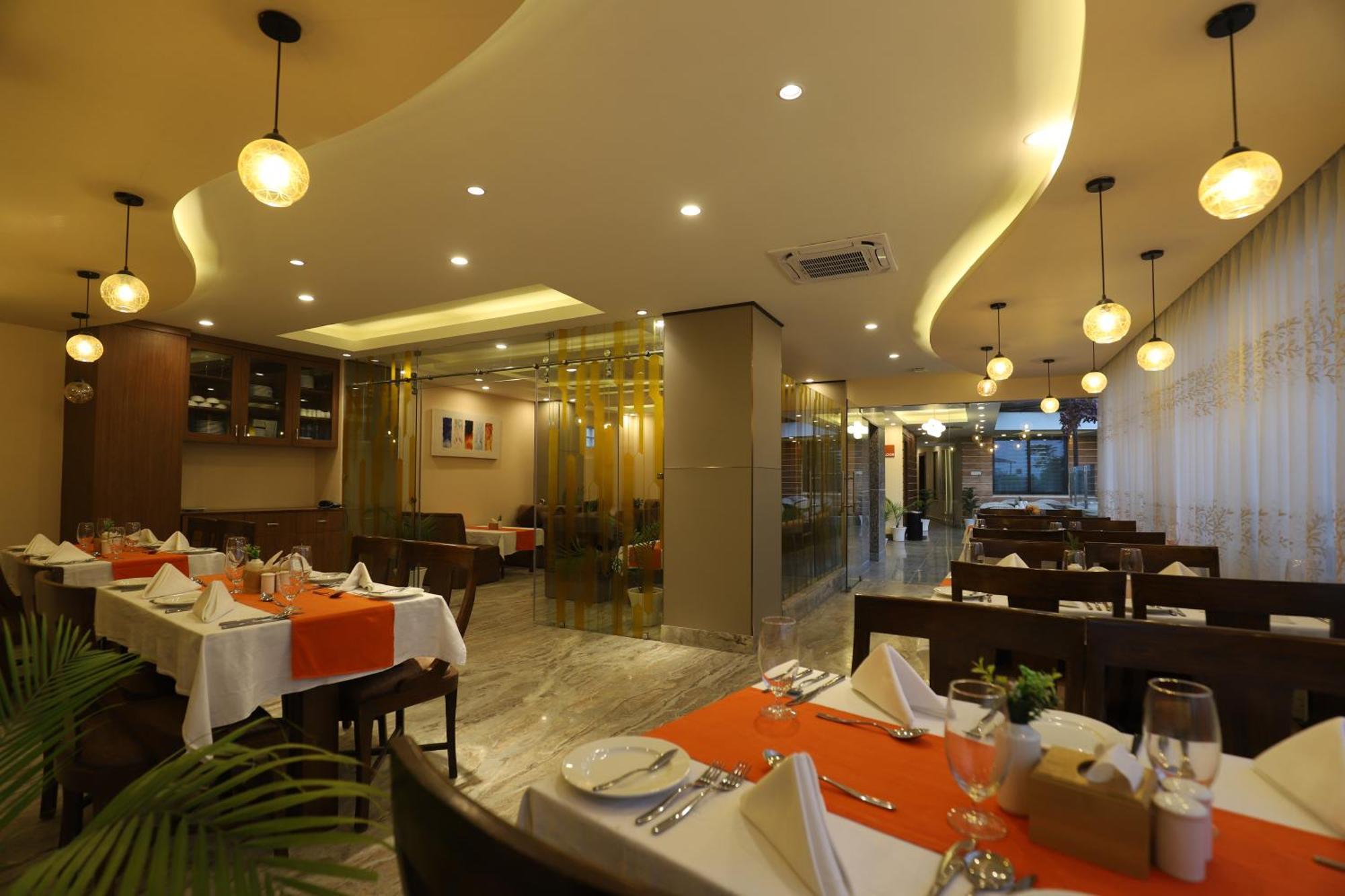 Apex Business Hotel - Airport Катманду Екстер'єр фото