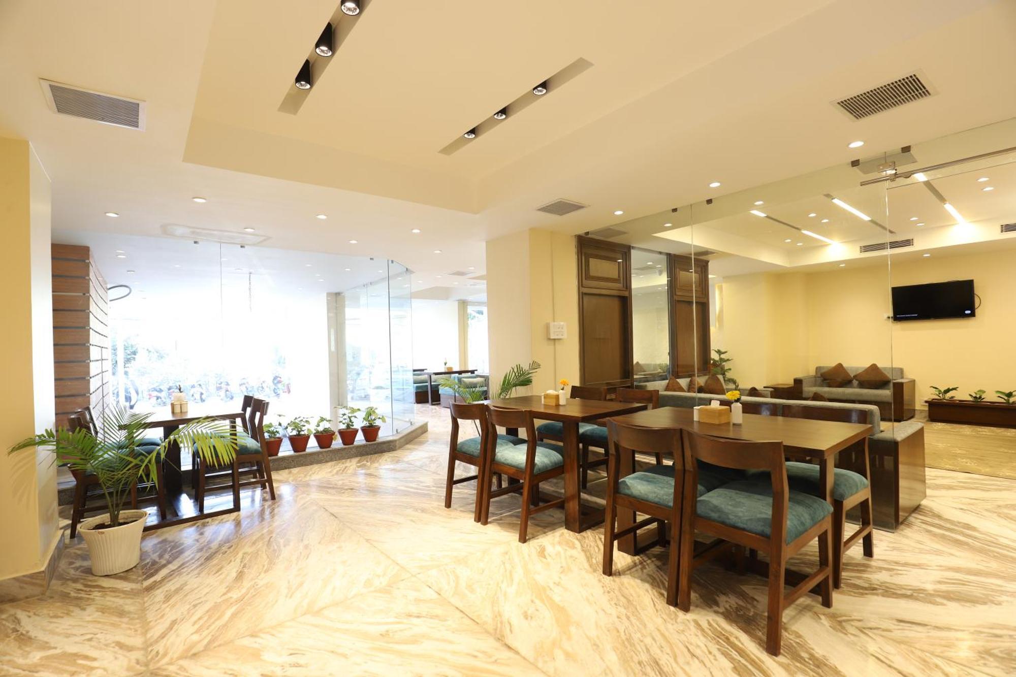 Apex Business Hotel - Airport Катманду Екстер'єр фото