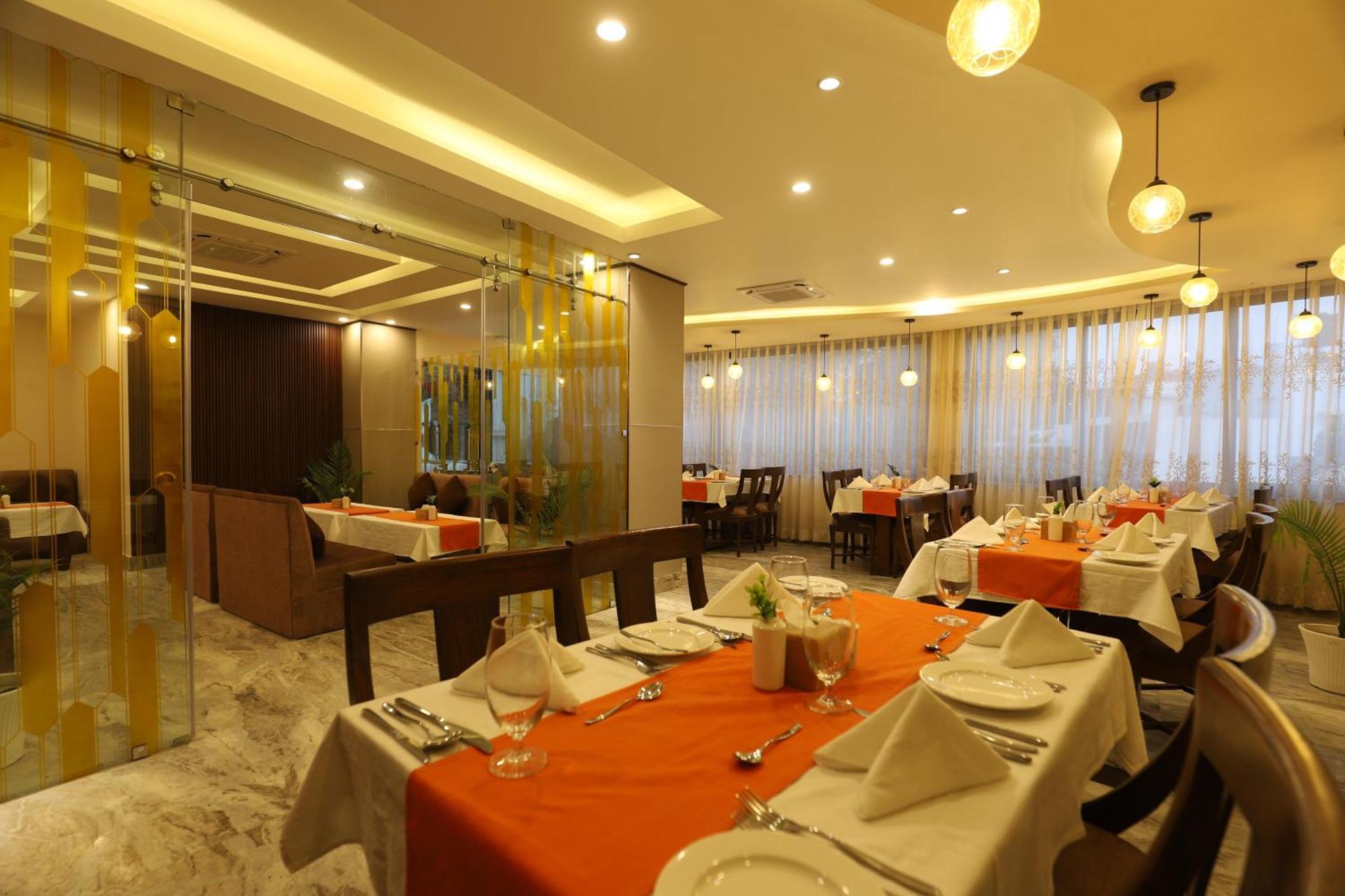 Apex Business Hotel - Airport Катманду Екстер'єр фото